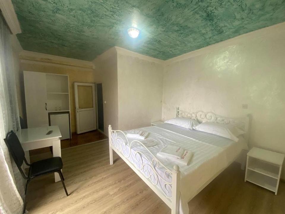 Elite Palace Plus Hotel Batumi Esterno foto