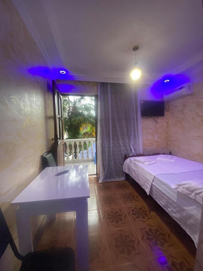 Elite Palace Plus Hotel Batumi Esterno foto