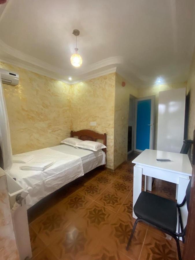 Elite Palace Plus Hotel Batumi Esterno foto