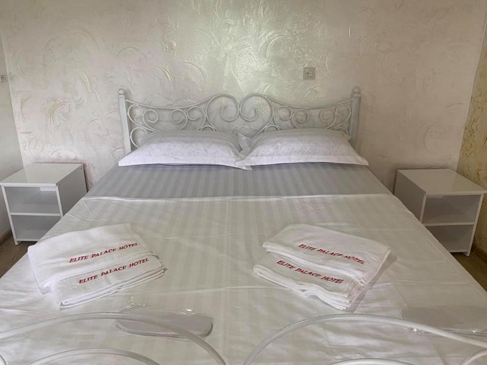 Elite Palace Plus Hotel Batumi Esterno foto