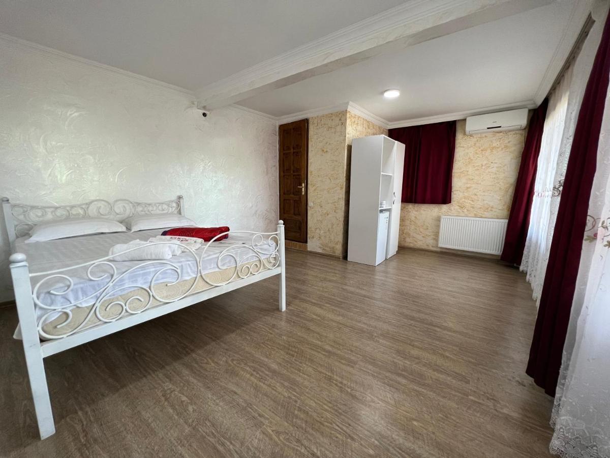 Elite Palace Plus Hotel Batumi Esterno foto